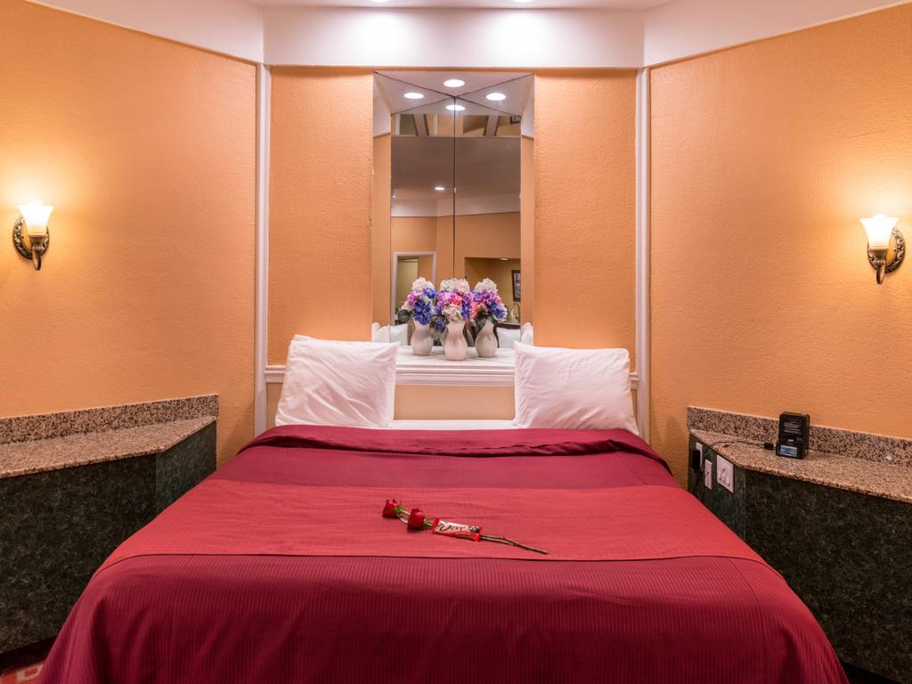 Inn Of The Dove Romantic Luxury & Business Suites Bensalem Buitenkant foto