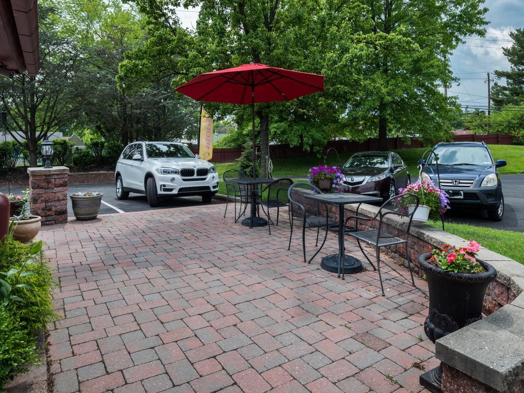 Inn Of The Dove Romantic Luxury & Business Suites Bensalem Buitenkant foto