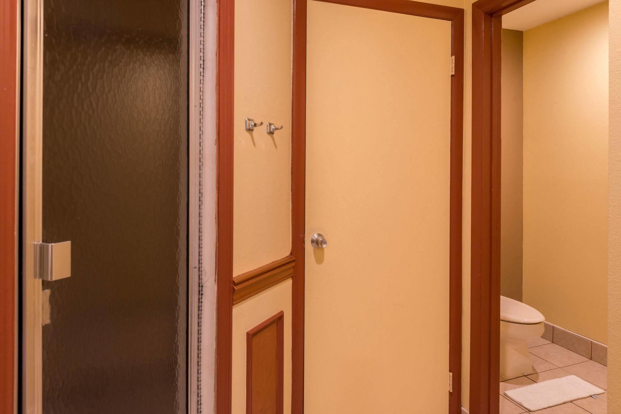 Inn Of The Dove Romantic Luxury & Business Suites Bensalem Buitenkant foto